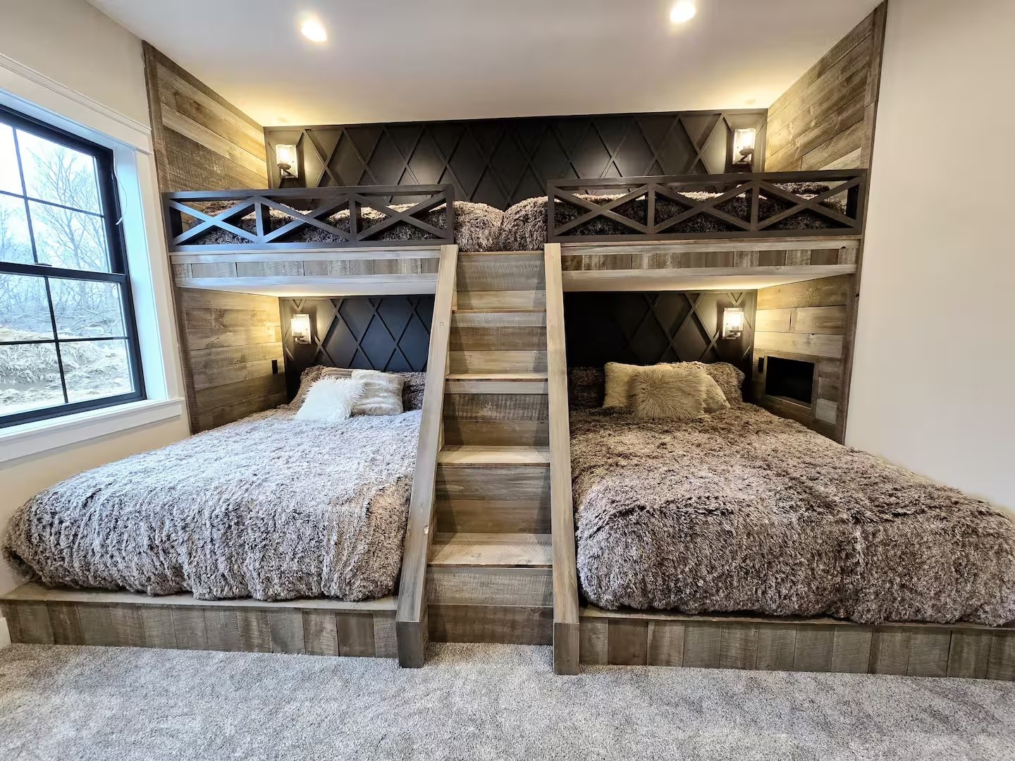 Bedroom two 2 queen beds 2 single beds 1 double bed