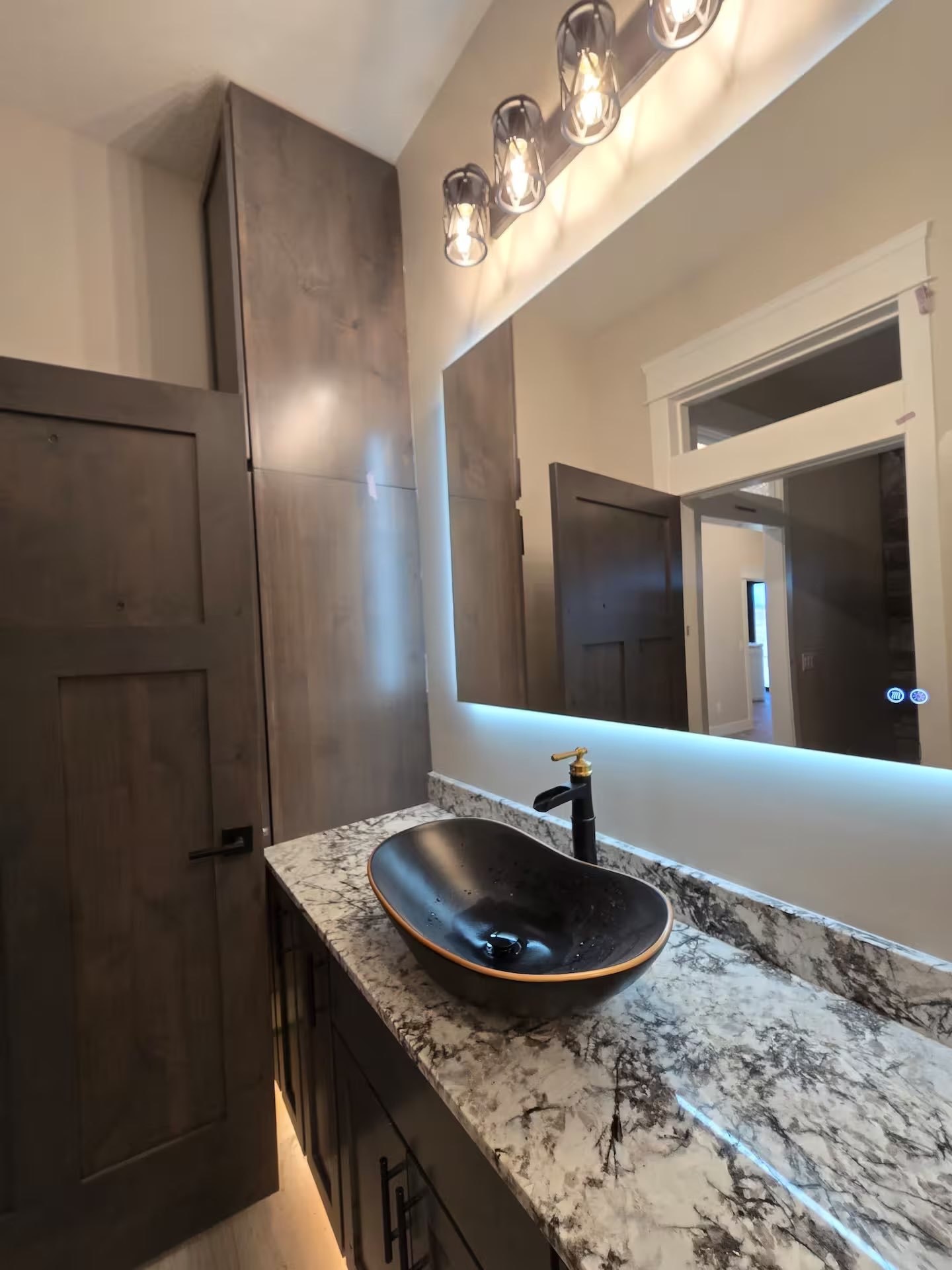 Full bathroom sink