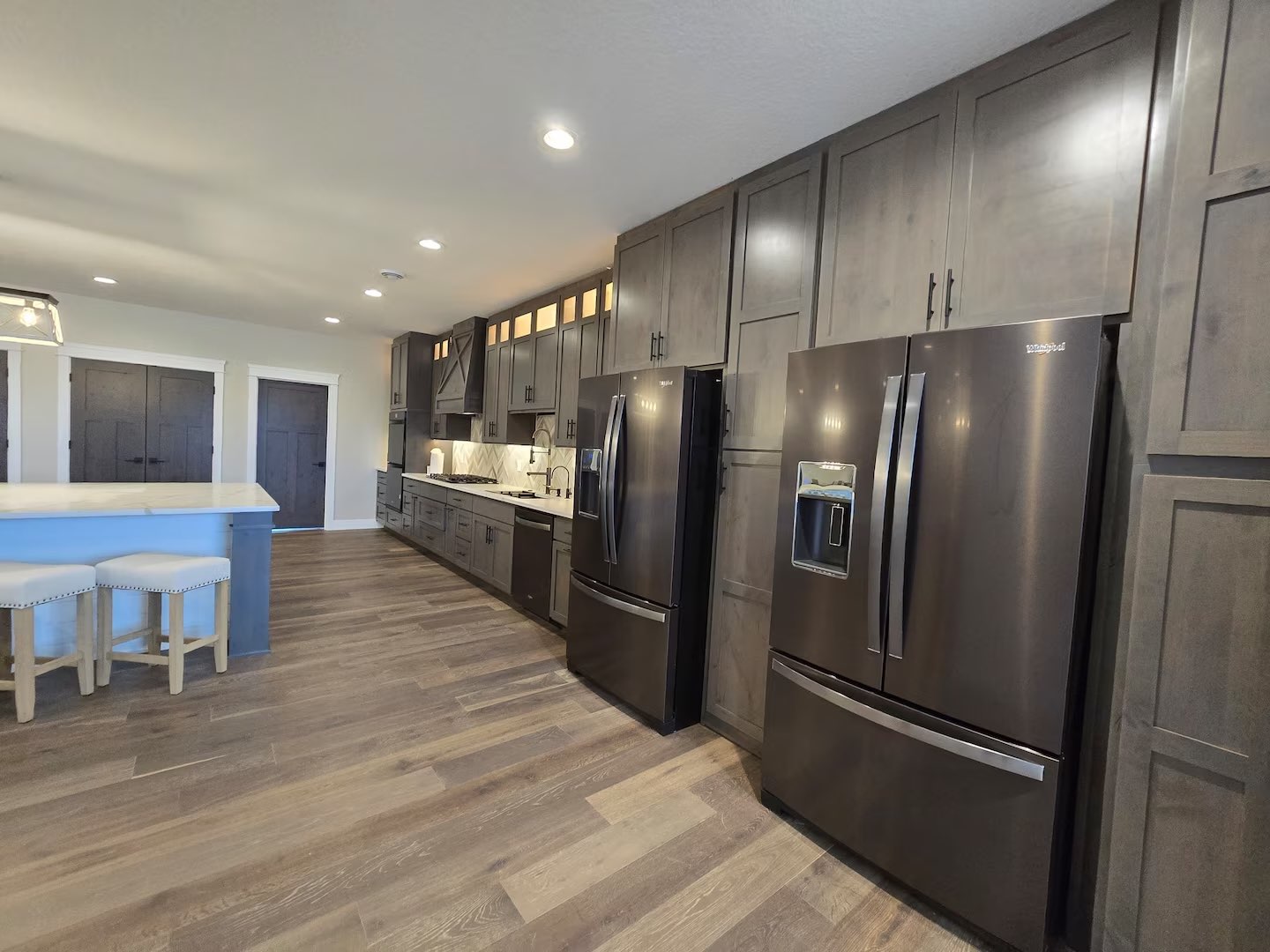 Full kitchen massive storage space